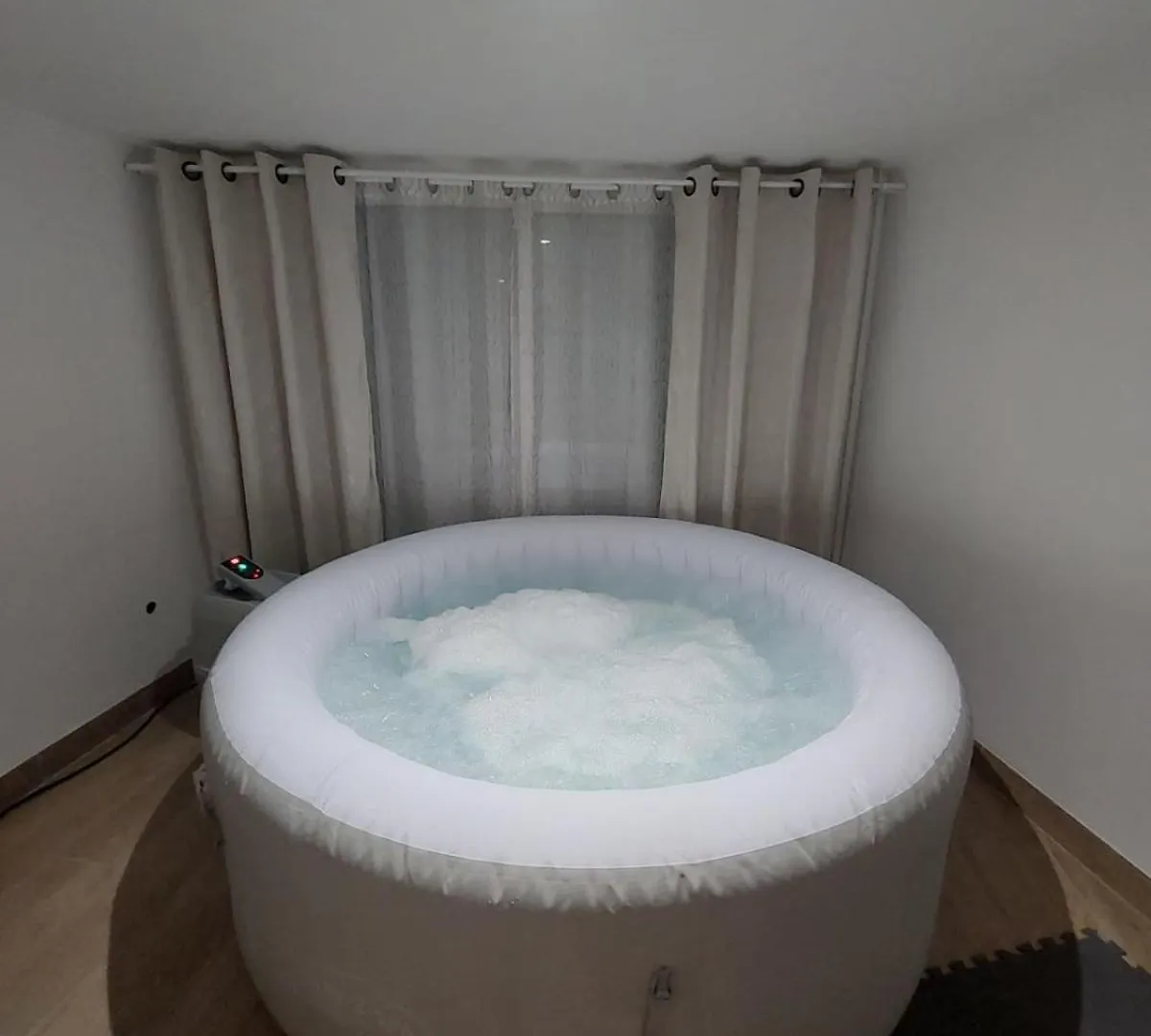 L08 Jacuzzi 5 Etoile Par Villa Dengous Livry-Gargan