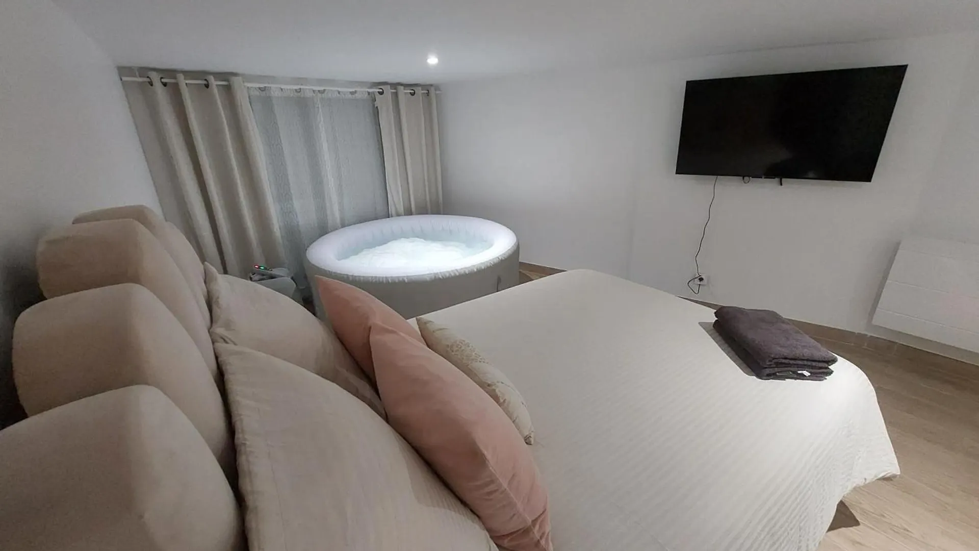 L08 Jacuzzi 5 Etoile Par Villa Dengous Livry-Gargan 0*,