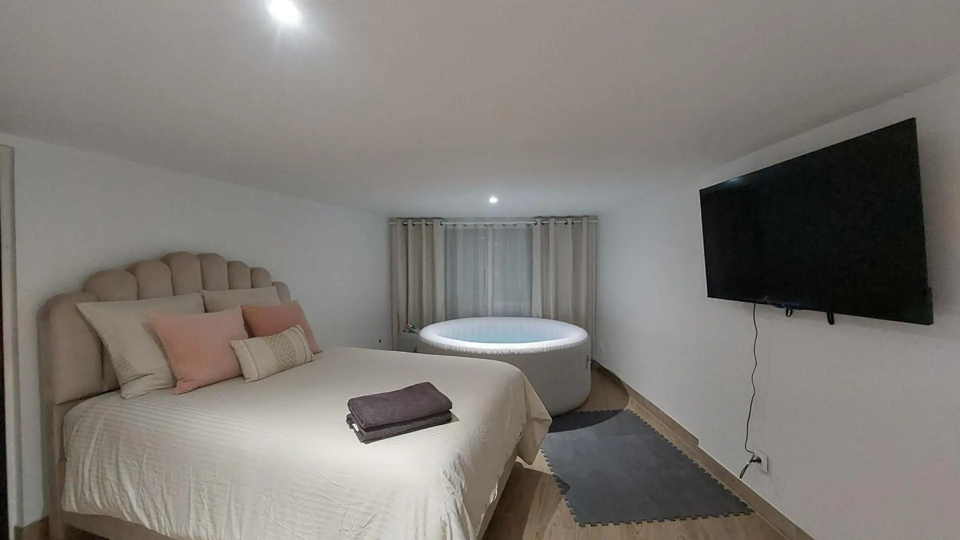 Apartment L08 Jacuzzi 5 Etoile Par Villa Dengous Livry-Gargan France