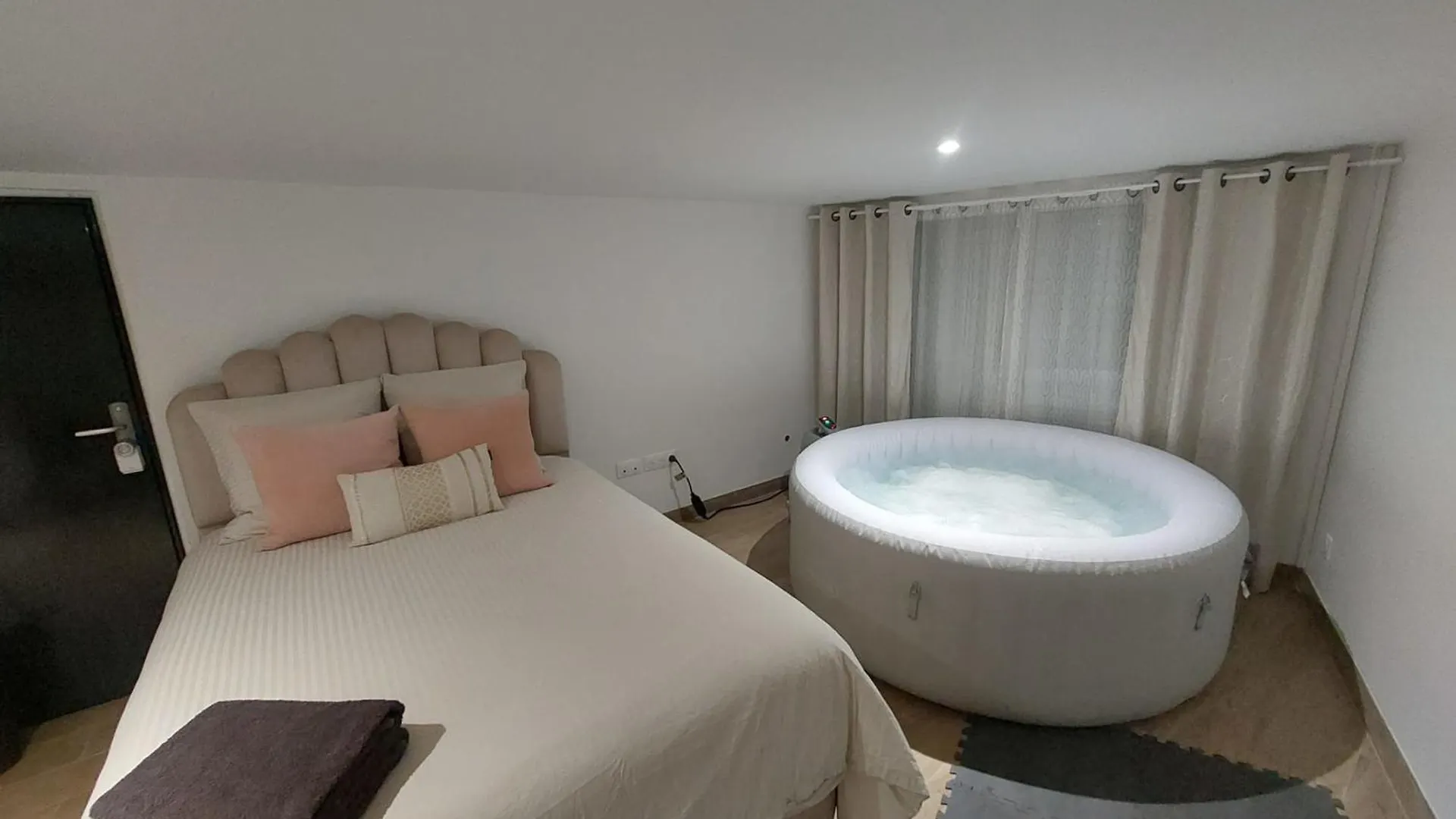 Apartment L08 Jacuzzi 5 Etoile Par Villa Dengous Livry-Gargan
