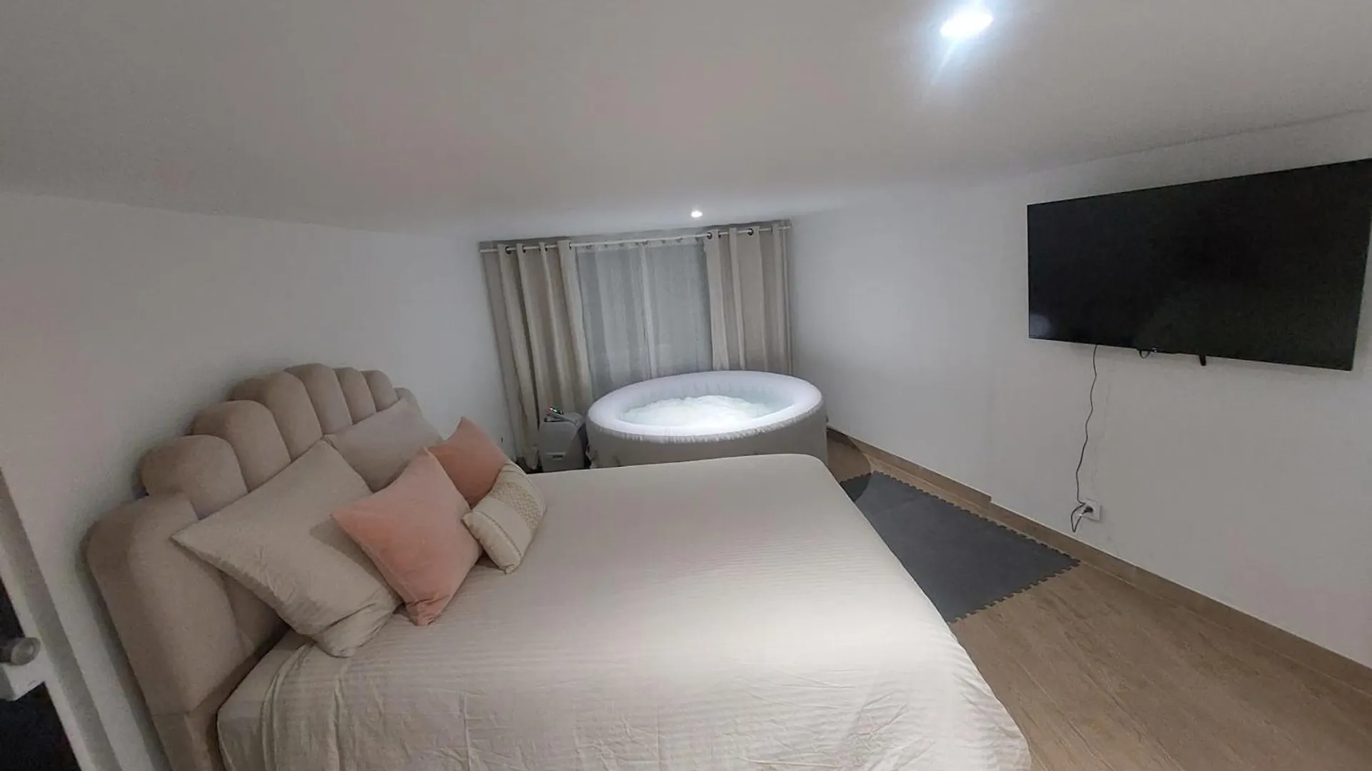 Apartment L08 Jacuzzi 5 Etoile Par Villa Dengous Livry-Gargan